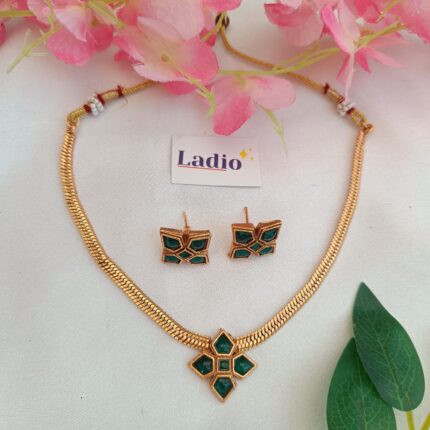 Cute Geomentrical Attigai Set in Green